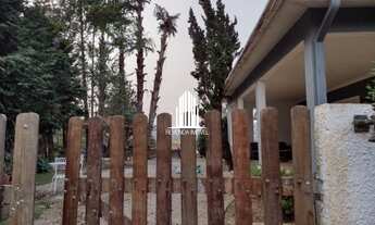 Imagem 3: Quartos 4 / Banheiros 5 / Vagas na garagem 5