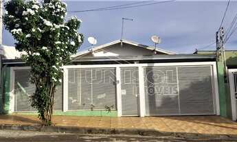 Imagem: Vende-se casa com terreno inteiro e ótima