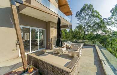 Imagem 5: Casa de condomínio sobrado para venda tem 840 metros quadrados com 5 quartos