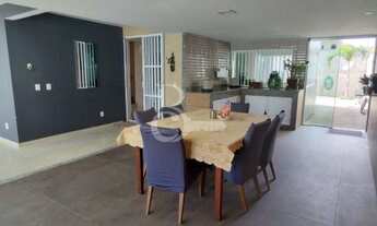 Imagem 7: Casa para venda possui 310 metros quadrados com 4 quartos