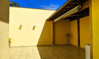 Imagem 7: Casa para aluguel 300m² com 3 dorm - Quintal com churrasqueira