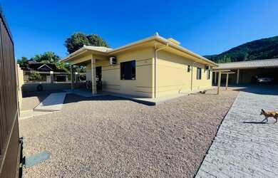 Imagem 4: Casa à venda na Fazenda da Armação, 4 dormitórios, piscina e mais de 500 m² de terreno