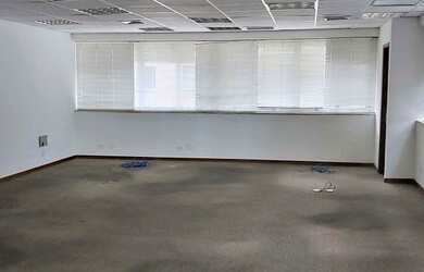 Imagem 2: Conjunto com várias salas de trabalho, 4 vagas - Região Paulista