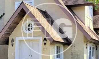 Imagem: CASA - ALPHAVILLE GRACIOSA - PINHAIS PR