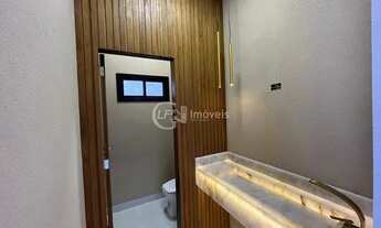 Imagem 7: Linda casa com fachada Imponente e Terraço