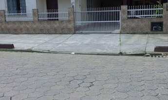 Imagem 2: Casa 04 quartos no centro de Navegantes - duas casas