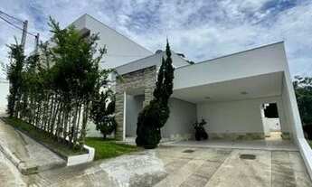 Imagem: Casa linear com piscina no Vale dos Cristais