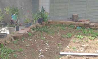 Imagem 7: Terreno com uma pequena casa