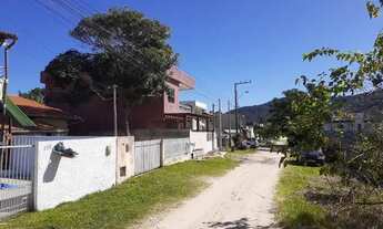 Imagem 6: Casa sozinha no pátio