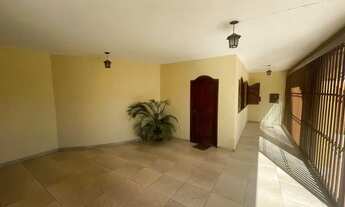 Imagem 2: Excelente Sobrado na Qnd 49 com 6 Quartos sendo 3 suites..