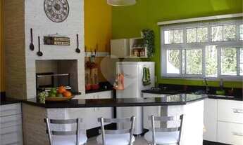 Imagem 6: Casa de alto padrão com 4 dormitórios localizada no condomínio Canada Village com seguranç