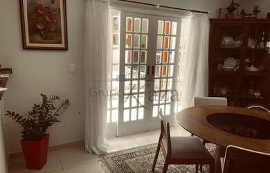 Imagem 4: Excelente Casa - Sobrado - Jardim das Colinas - 4 Dormitórios - 266m² - Zona Oeste - SJC