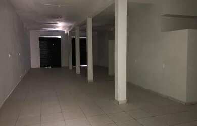 Imagem 4: Loja comercial localizada em avenida de grande fluxo de veículos e pessoas com aproximadam