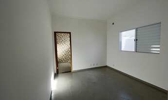 Imagem 7: Linda casa com 03 dor, sendo 01 suíte, instalação para ar condicionado, pintura suvinil, T