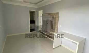 Imagem 2: Apartamento de 1 dormitório totalmente reformado, living 2 ambientes, piso porcelanato.CÓD