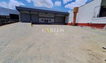 Imagem 2: Galpão em frente ao Ceasa com pátio e docas