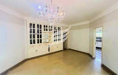 Imagem: Casa com 4 suítes e piscina à venda no