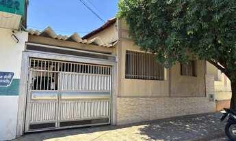 Imagem: Duas Casas no Centro de Tupã