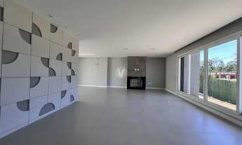 Imagem 2: Casa com 229 m², pátio e 2 vagas de garagem em condomínio fechado em Camobi