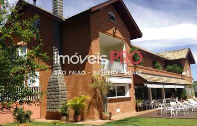 Imagem 4: Dentro das montanhas com vegetação exuberante