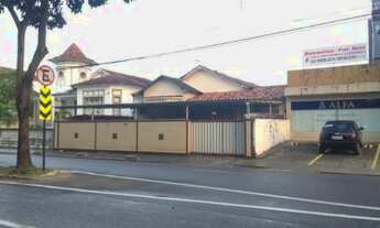 Imagem: Exc Casa em frente à Praça Independência