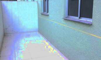 Imagem 5: Apartamento 2 quartos. Térreo com 2 área externas e garagem numerada. Prédio com praça int