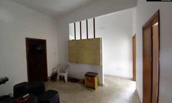 Imagem 3: Imóvel Comercial no Setor Oeste, 490 m² de Lote, 4 Quartos, encostado na Praça do Racha