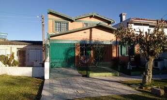 Imagem 2: Sobrado para venda possui 243 metros quadrados de área útil com 5 quartos no Laranjal - Pe