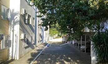 Imagem 2: Apto de 02 dormitórios, 01 bwc completo, sala, cozinha com armários e área de serviço. <