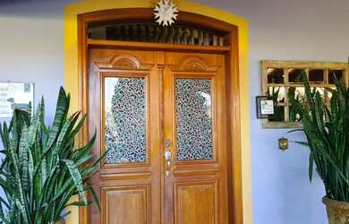 Imagem 7: Casa de condomínio para venda tem 470 metros quadrados com 5 quartos