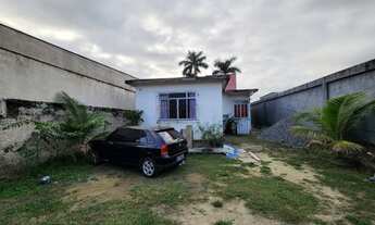 Imagem: Casa linear com amplo quintal em terreno