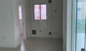 Imagem 2: DE FRENTE AVENIDA NO CORAÇÃO DE MEIA PRAIA