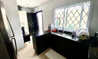 Imagem 7: Sobrado de frente para rua, vaga para até 3 veículos, espaçoso e com móveis planejados à v