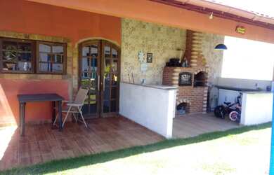 Imagem 2: Casa 2ª locação localizada em Bambuí. Terreno com 525m2 e 180m2 de área construída