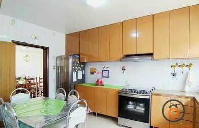 Imagem 5: Casa para venda possui 274 metros quadrados com 3 quartos em Santa Mônica - Belo Horizonte