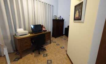 Imagem 6: Casa de condomínio para aluguel e venda possui 390 metros quadrados com 4 quartos