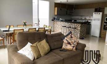 Imagem 2: Casa em Condomínio Residencial Grand Trianon, com