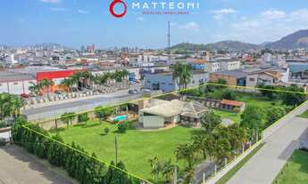 Imagem 2: Casa com amplo terreno e área de lazer em condomínio fechado - Condomínio Isaias Laudelino