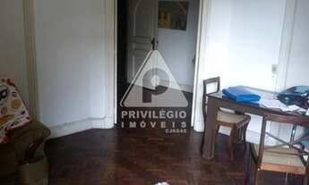 Imagem 5: O apartamento no bairro Botafogo possui 240 metros quadrados com 5 quartos sendo 2 suítes