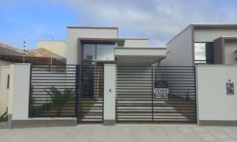 Imagem: Casa com piscina e com 02 quartos sendo