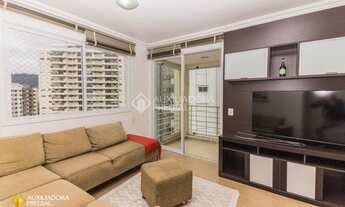 Imagem 2: 02 Dormitórios em andar alto, sacada com churrasqueira e 01 vg de garagem- Florianópolis