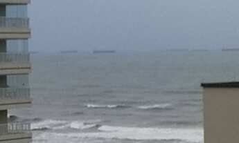 Imagem 2: Pronto pra morar apartamento na quadra da praia com vista livre pro mar