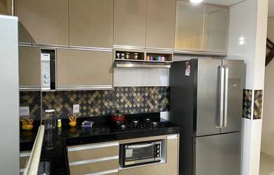 Imagem 3: Casa de 180m2 de área construída, 3 quartos, suíte ampla, 3 vagas, armários embutidos, chu