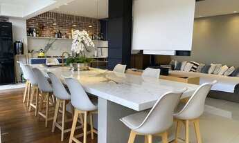 Imagem: Cobertura duplex para aluguel possui 290