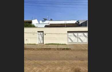 Imagem 5: Aluga se uma casa próximo a av jk , valor :2,500. Contato : Amanda * whats