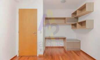 Imagem 4: Apartamento em excelente estado, com 2 dormitórios, sendo 1 suíte e ampla varanda. Próximo