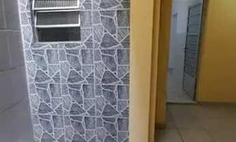 Imagem 2: Quarto, cozinha e banheiro - Casa de fundos - Jardim Lourdes