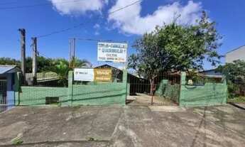 Imagem 2: Casa em Porto Alegre, no bairro Vila Nova, com 1 dormitório(s), e 1 banheiros, à