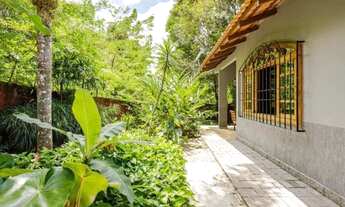 Imagem 5: Excelente casa térrea com bastante área verde disponível para venda ou locação em Juquehy!