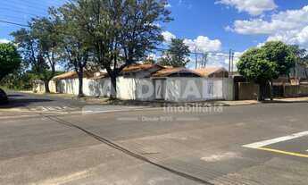 Imagem: Linda casa, localizada no bairro Vila Xavier